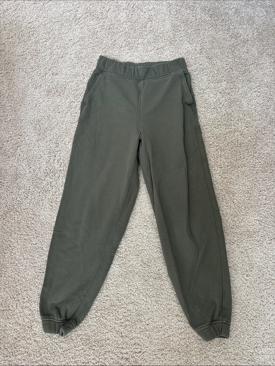 lululemon athletica Pants - Women’s Lululemon Army Green Joggers - Like New!!